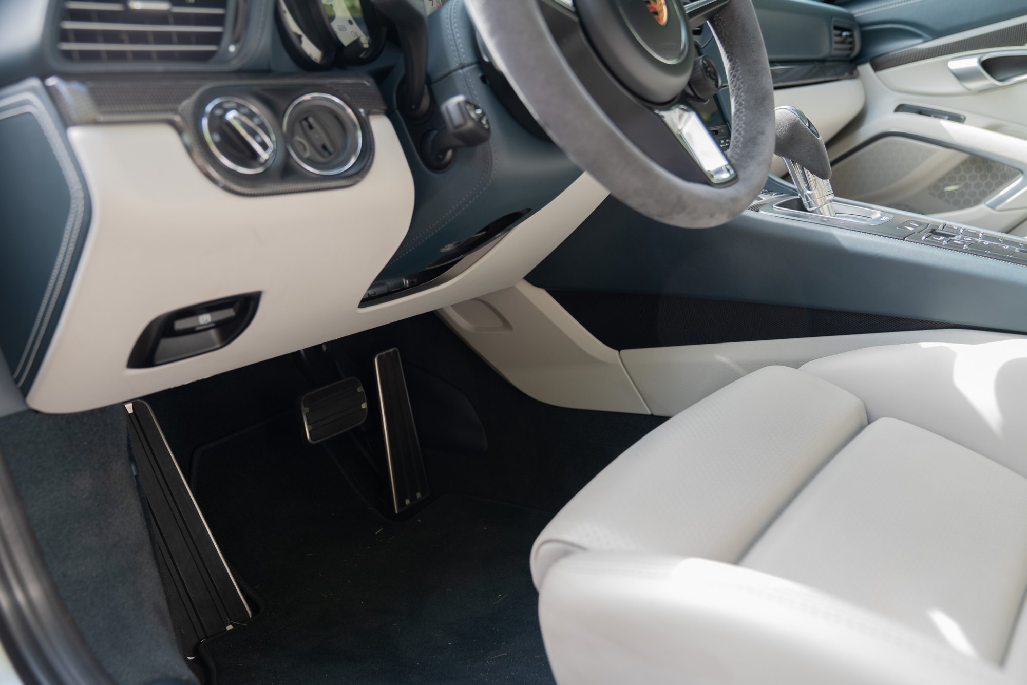 2018 Porsche 911 Turbo S - Photo 52